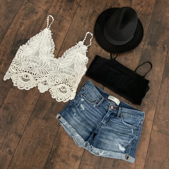 Tops - 🔥 HOST PICK 🔥 White Lace Crop Top size M